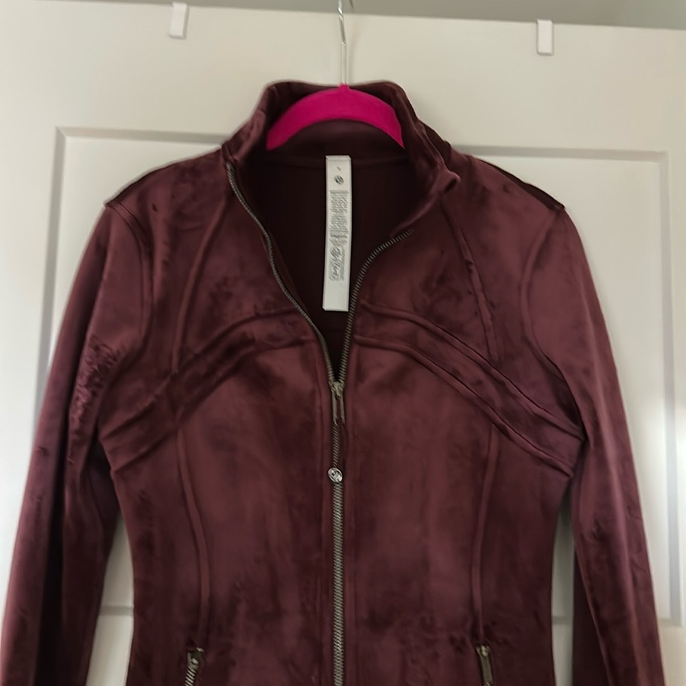 Lululemon Define Jacket *velvet” size 6 in garnet
New w/out tags